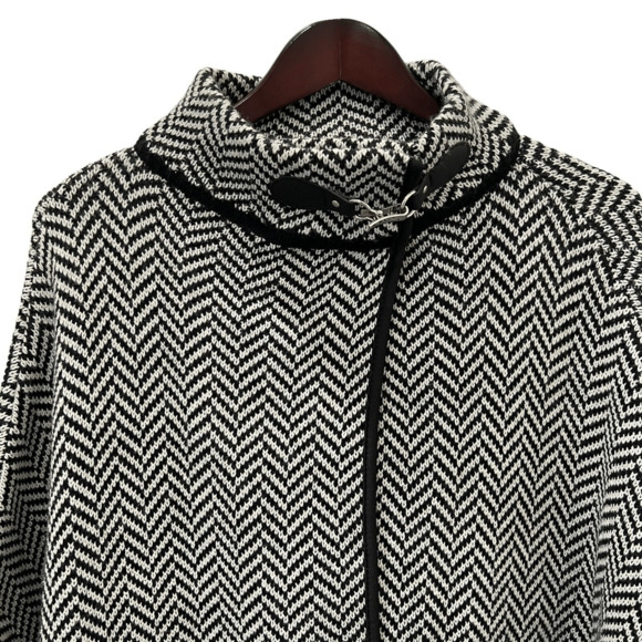 Steve Madden Wo Sweater Riding Cape Black White Chevron Design One Size - Picture 2 of 10
